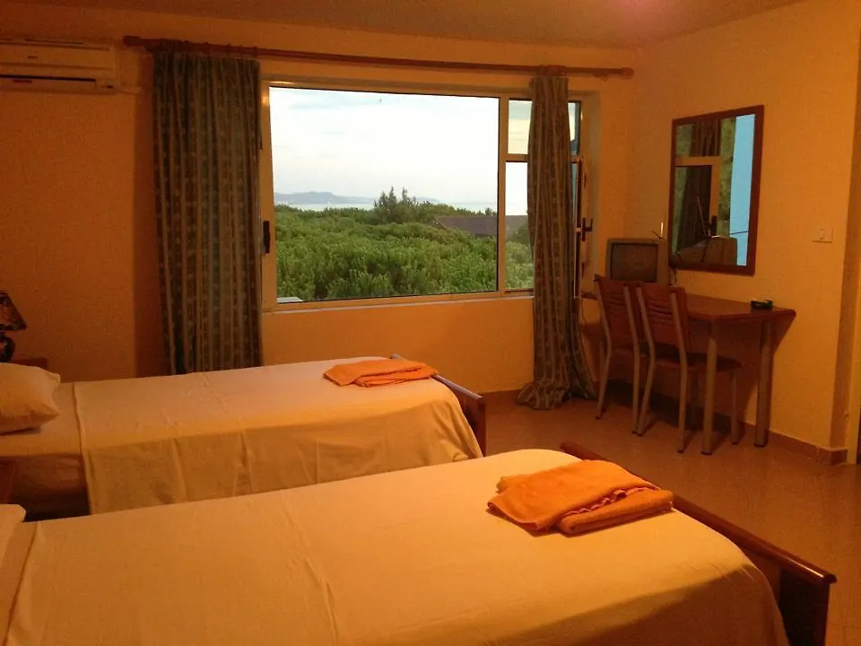 Hotel Grand Golem  Golem (Tirana)