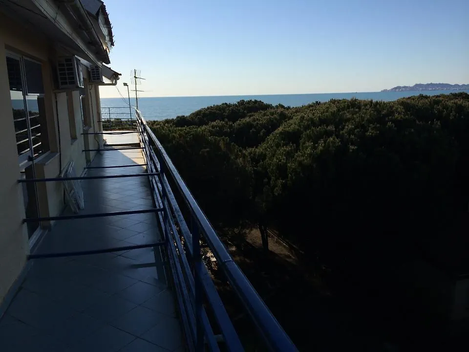 Hotel Grand Golem